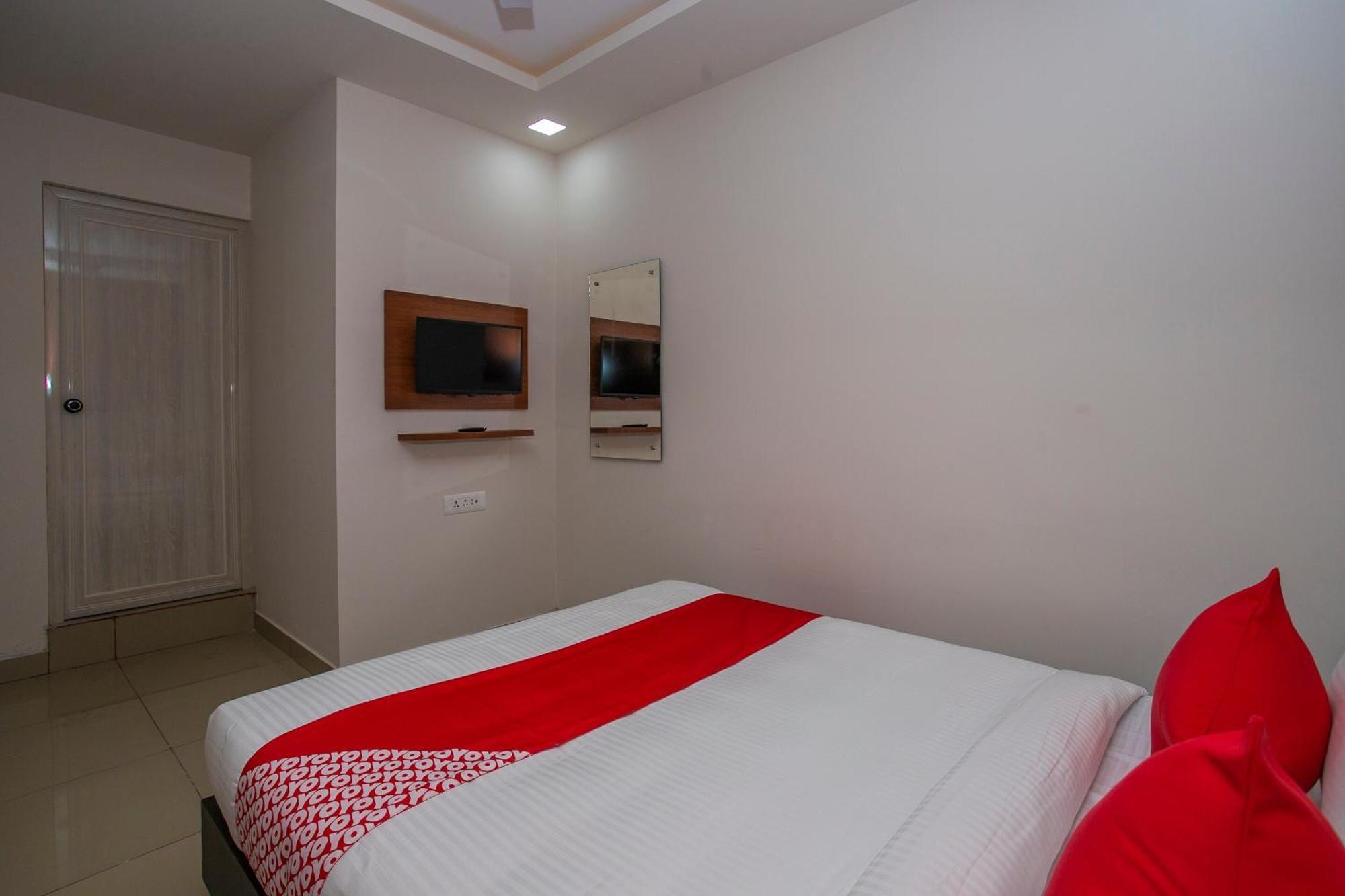 Hotel O Varcity Phi Premium Pavilion ,Above Hdfc Bank ,Near Anjaneya Temple Madiwala, Hosur Main R Bangalore Extérieur photo